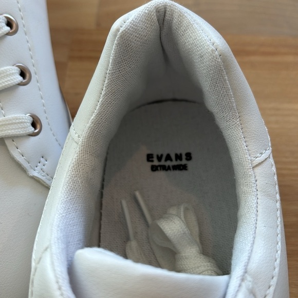 EVANS Women's Extra Wide Fit Metallic Stripe Sneaker new - Picture 6 of 8